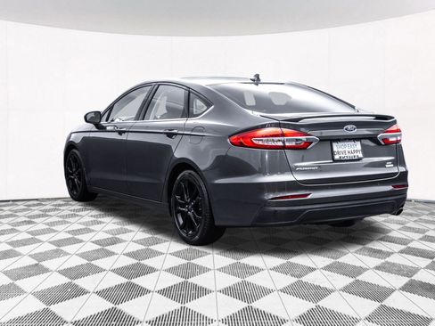 Used 2019 Ford Fusion SE w/ Equipment Group 151A FWD image 9