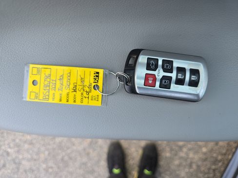 Used 2011 Toyota Sienna XLE image 38