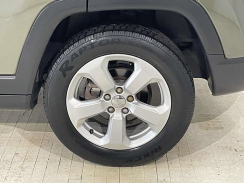 Used 2018 Jeep Compass Latitude w/ Popular Equipment Group AWD/4WD image 12