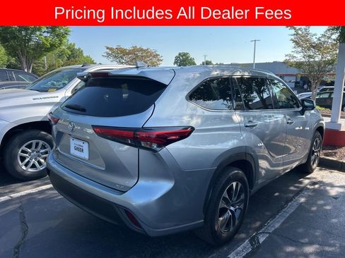 Used 2022 Toyota Highlander XLE FWD image 7