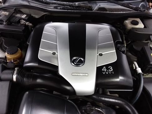 Used 2004 Lexus SC 430 Convertible image 9