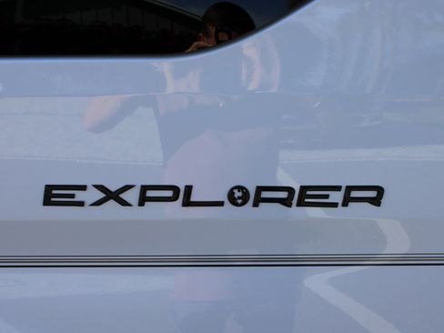 Used 2021 Ford Transit 150 Low Roof AWD image 5