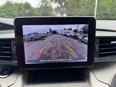 Used 2022 Ford Explorer XLT image 18