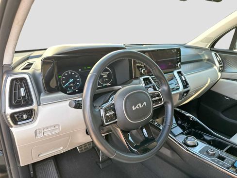 Used 2023 Kia Sorento SX Prestige w/ Panoramic Sunroof Package AWD/4WD image 9