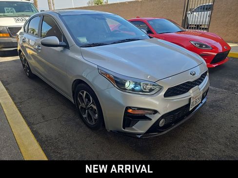 Used 2021 Kia Forte LXS FWD image 3