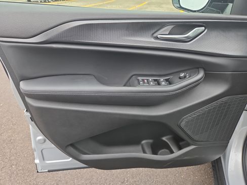 New 2025 Jeep Grand Cherokee L Altitude image 5