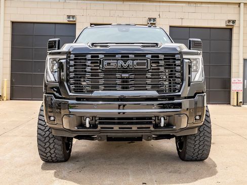 Used 2025 GMC Sierra 2500 Denali Ultimate AWD/4WD image 2