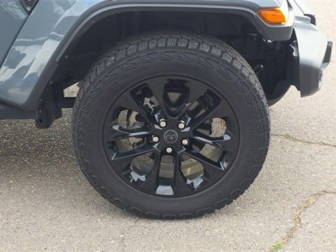 Used 2024 Jeep Gladiator Sport image 31