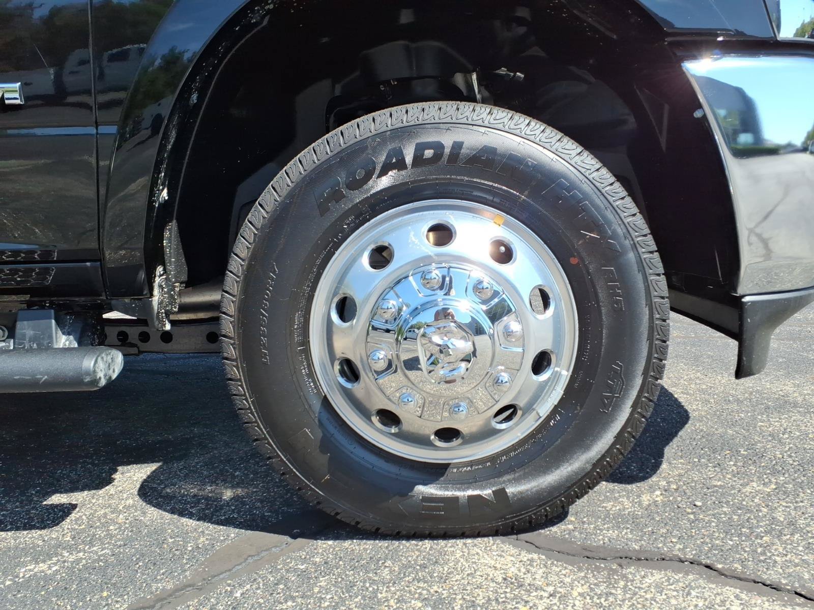 New 2027 RAM 3500 Big Horn AWD/4WD image 9