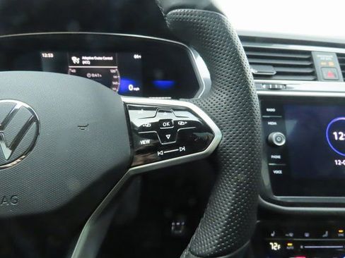 Used 2022 Volkswagen Tiguan SE R-Line image 12