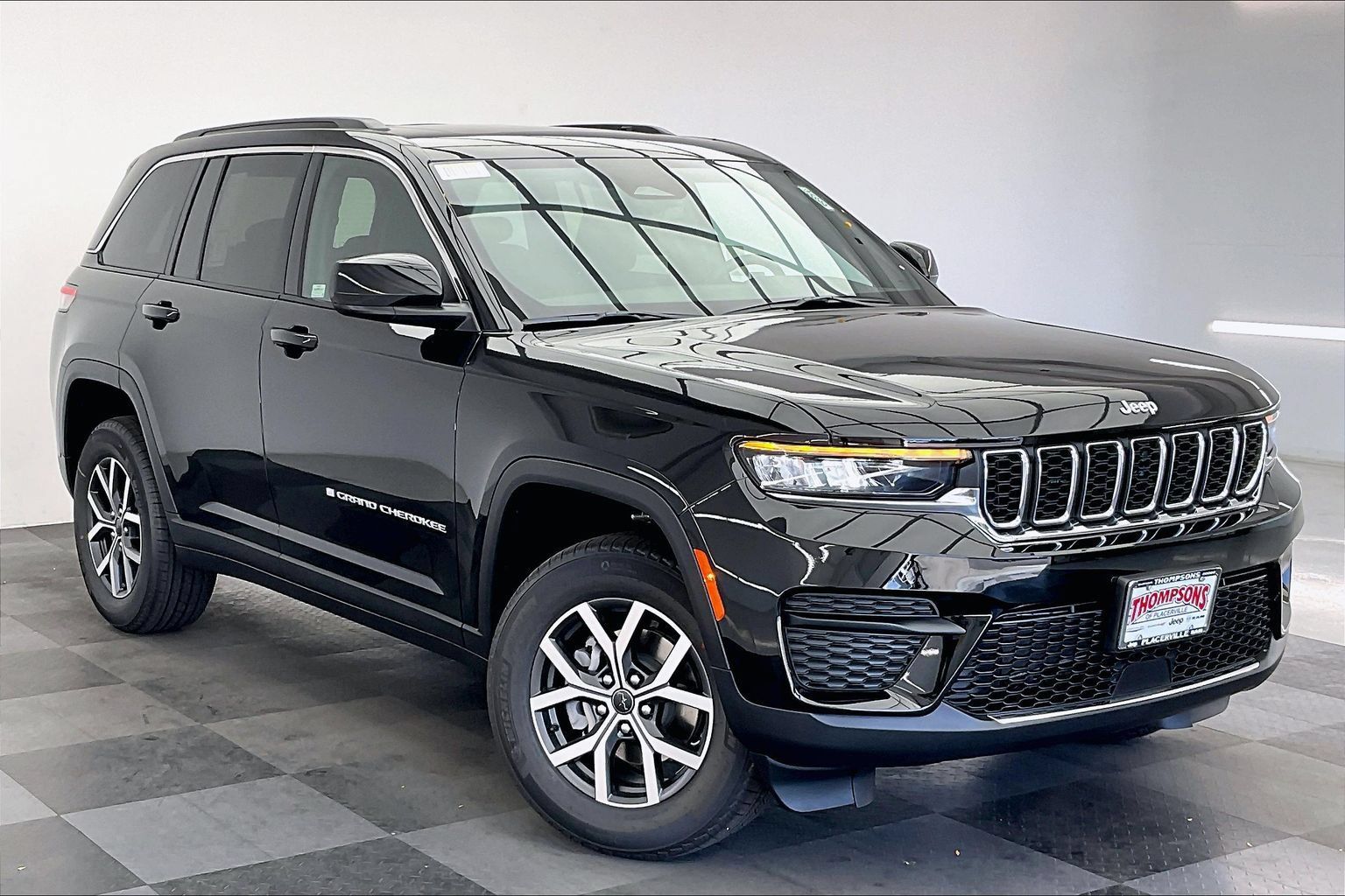New 2027 Jeep Grand Cherokee Laredo X AWD/4WD image 1