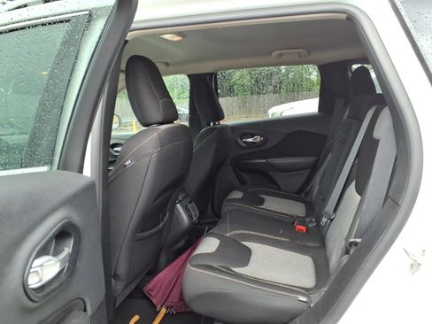 Used 2014 Jeep Cherokee Latitude AWD/4WD image 11
