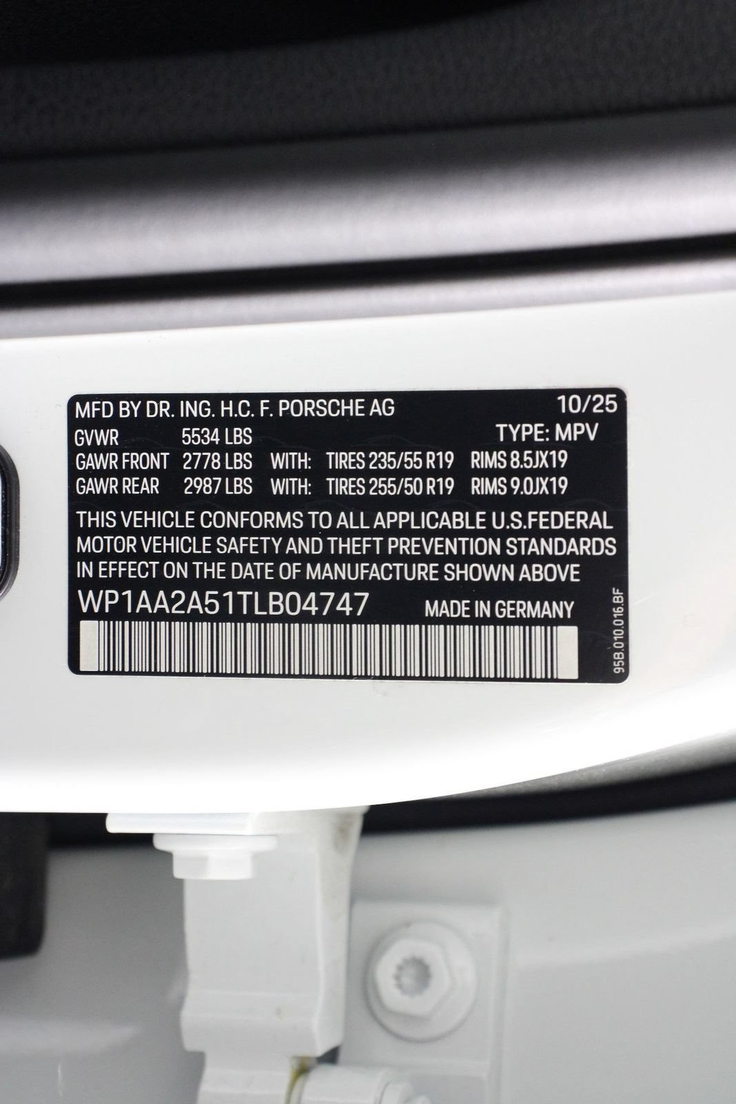 Certified 2026 Porsche Macan AWD/4WD image 19