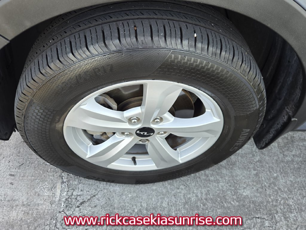 Used 2023 Kia Sorento LX FWD image 11