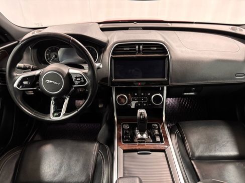 Used 2020 Jaguar XE R-Dynamic S image 2