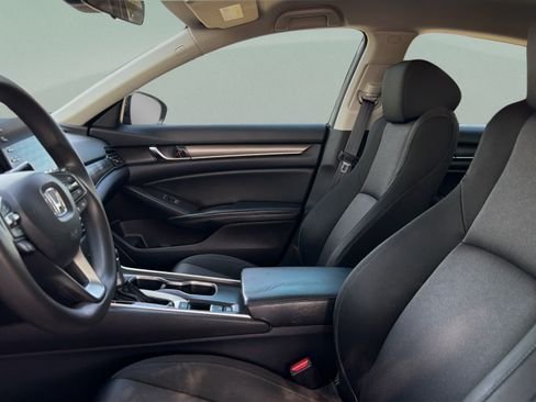 Used 2018 Honda Accord LX image 11