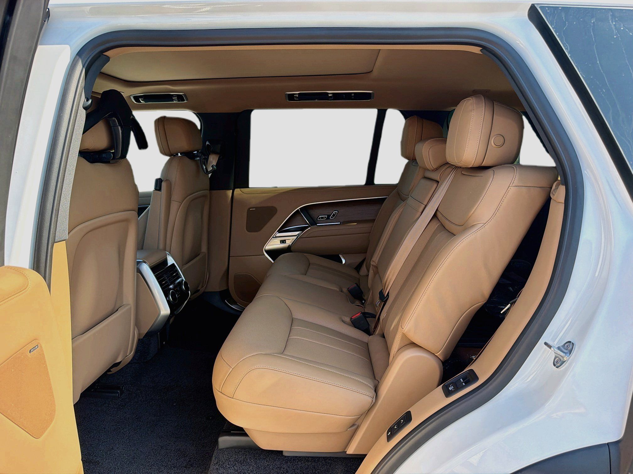 New 2026 Land Rover Range Rover Long Wheelbase SE AWD/4WD image 22