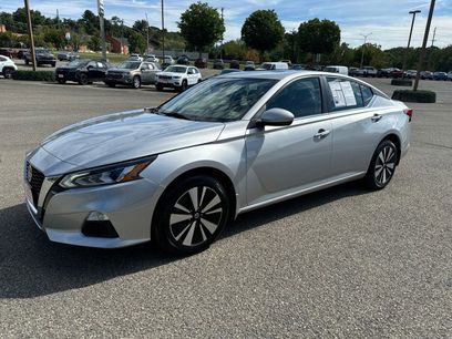 Used 2021 Nissan Altima 2.5 SV w/ SV Premium Package