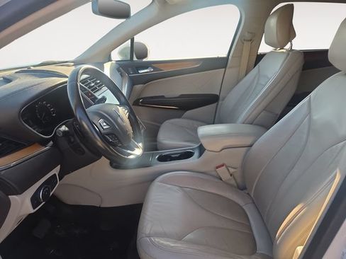 Used 2017 Lincoln MKC Select w/ Select Plus Package FWD image 9