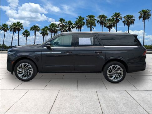 Used 2025 Lincoln Navigator L Reserve AWD/4WD image 4
