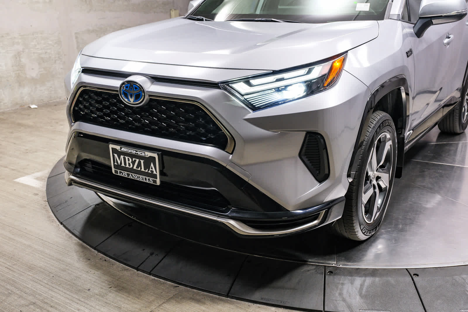 Used 2024 Toyota RAV4 SE w/ Weather & Moonroof Package AWD/4WD image 11