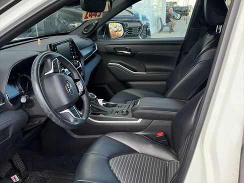 Used 2022 Toyota Highlander XSE AWD/4WD image 9