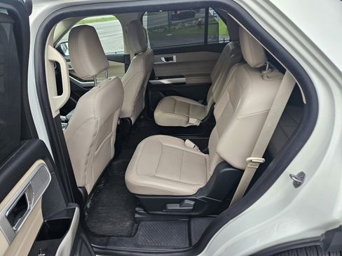 Used 2023 Ford Explorer Limited w/ Equipment Group 301A AWD/4WD image 8