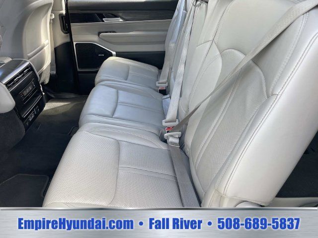 Used 2024 Jeep Wagoneer Series II w/ Flexible Seating Group AWD/4WD image 16
