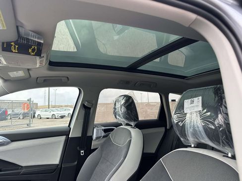 New 2026 Volkswagen Taos SE image 15