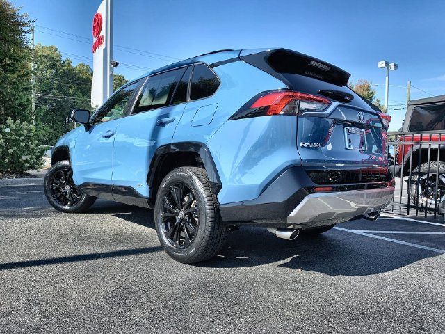 Used 2024 Toyota RAV4 SE w/ Convenience Package AWD/4WD image 6