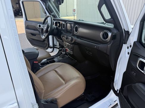 Used 2020 Jeep Gladiator Rubicon w/ Dual Top Group image 42