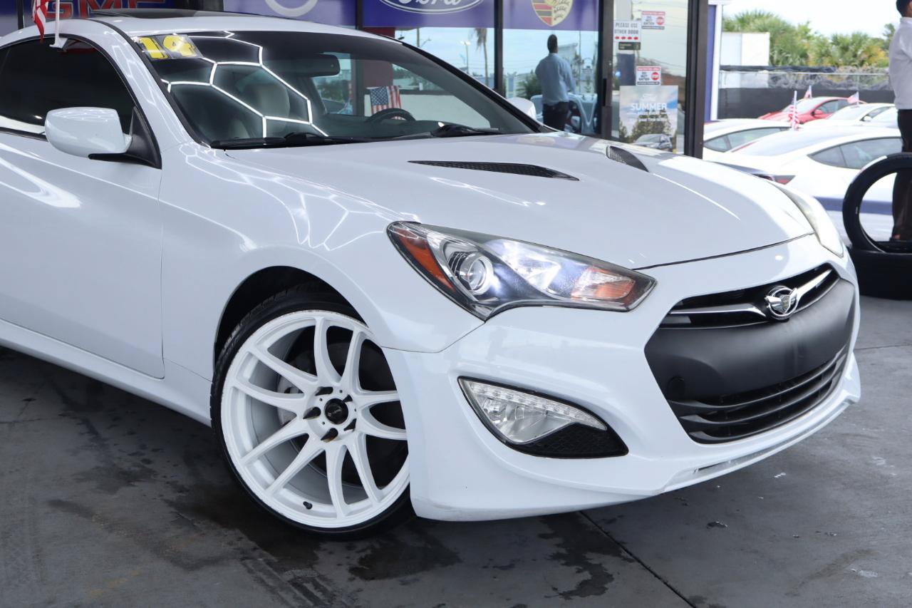 Used 2014 Hyundai Genesis 2.0T RWD image 2