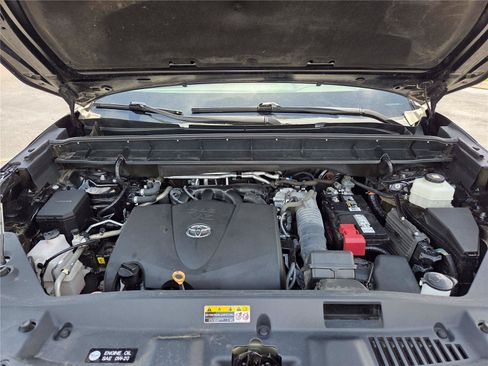 Used 2021 Toyota Highlander XLE FWD image 32