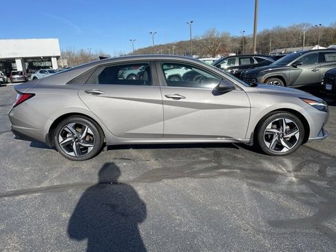 Used 2022 Hyundai Elantra Limited image 4