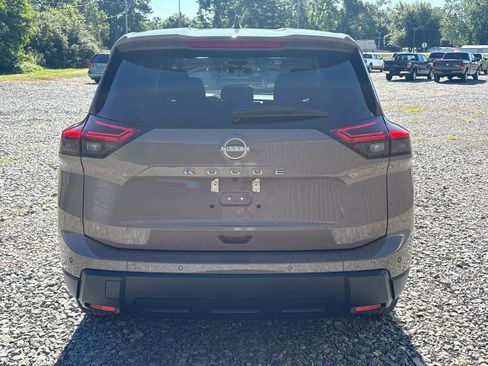 Used 2025 Nissan Rogue SV FWD image 8