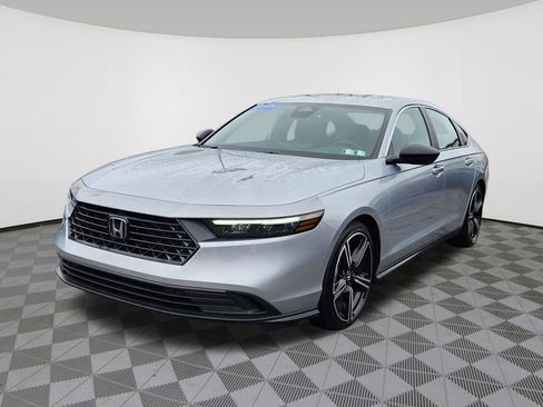 Used 2025 Honda Accord Sport image 2