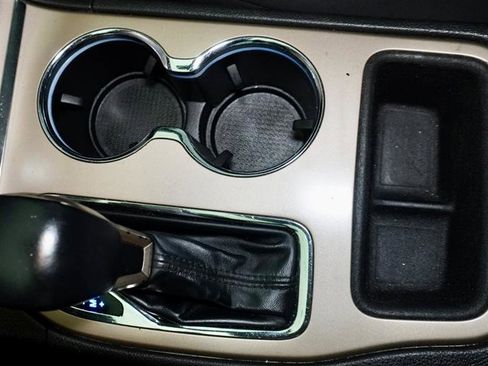 Used 2017 Jeep Grand Cherokee Laredo image 25