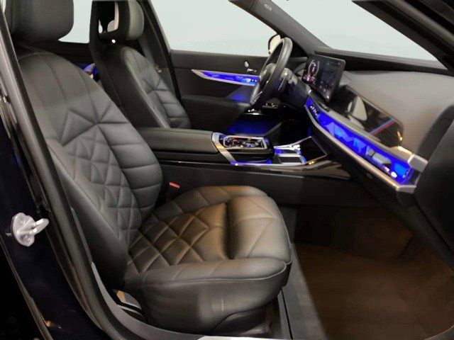 Used 2026 BMW 740i xDrive AWD/4WD image 25