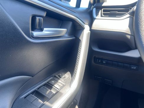Used 2024 Toyota RAV4 XLE w/ Convenience Package FWD image 18