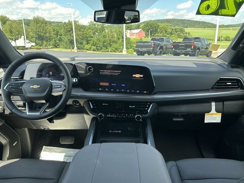 New 2026 Chevrolet Suburban LT w/ Comfort Package AWD/4WD image 17