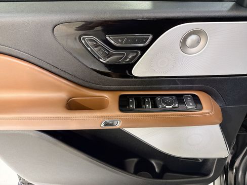 Used 2023 Lincoln Aviator Reserve w/ Equipment Group 201A image 12