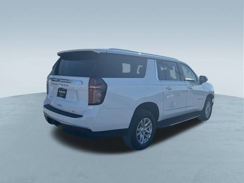 Used 2024 Chevrolet Suburban LT RWD image 8