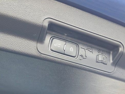 Used 2022 Ford Explorer XLT w/ Equipment Group 202A image 15