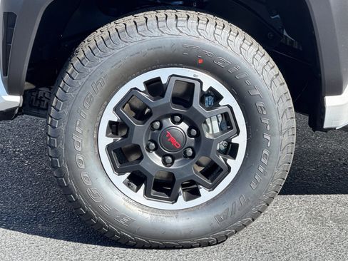 New 2025 Toyota Tacoma TRD Off-Road image 32