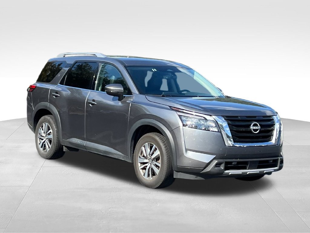 Used 2025 Nissan Pathfinder SL FWD image 3