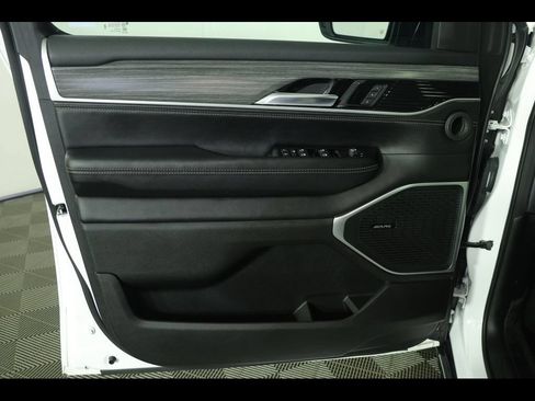 Used 2024 Jeep Wagoneer Series II w/ Flexible Seating Group AWD/4WD image 24