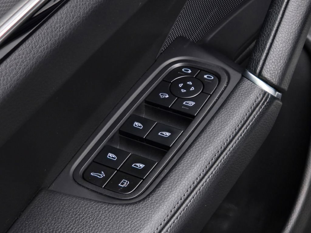 Used 2023 Porsche Cayenne Platinum Edition AWD/4WD image 12