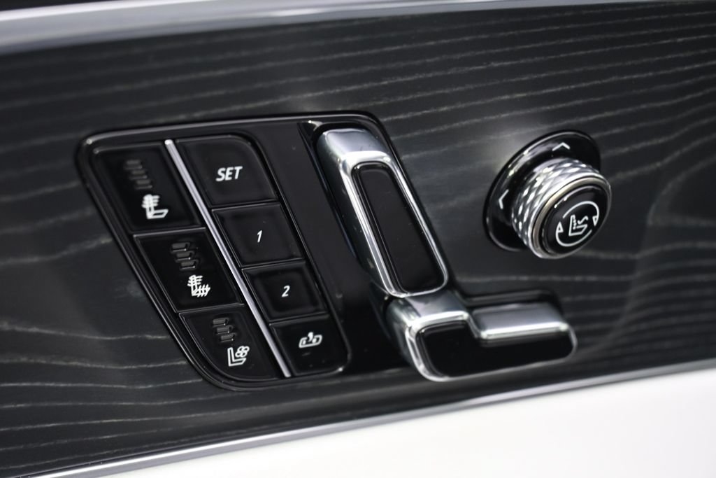 New 2026 Cadillac Lyriq Premium Luxury w/ LPO, Floor Liner Package AWD/4WD image 14