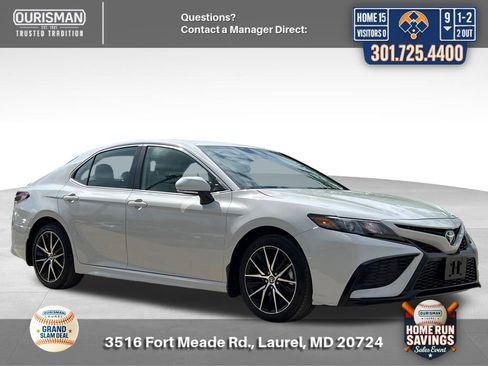 Used 2024 Toyota Camry SE image 1