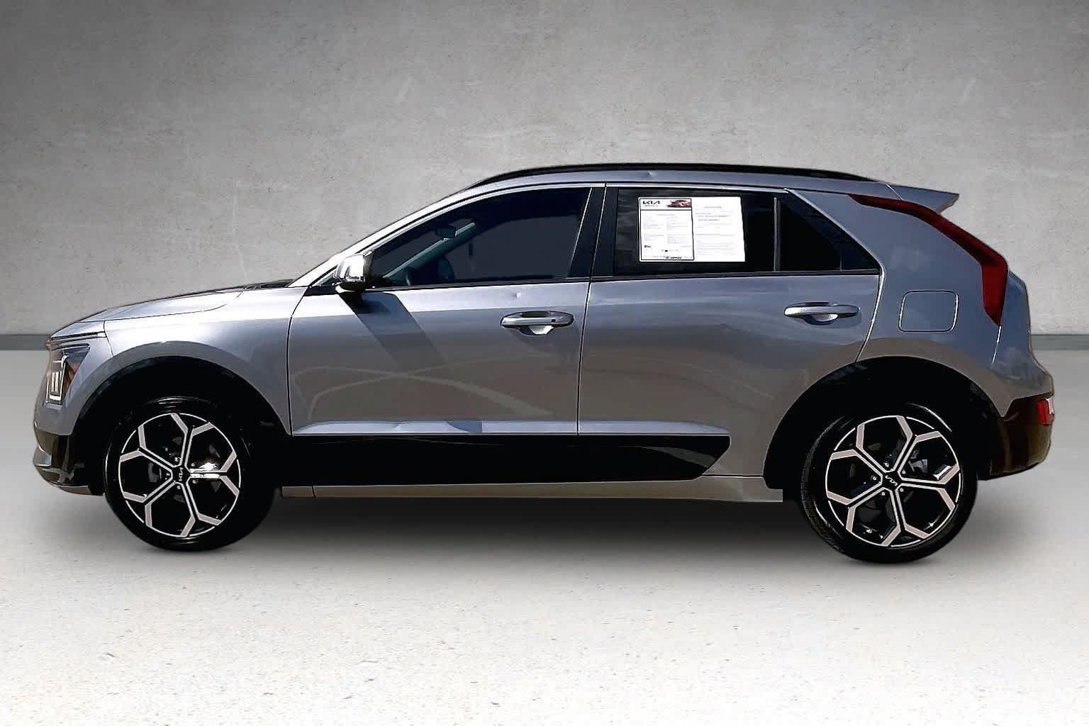 Certified 2023 Kia Niro EX Touring FWD image 3